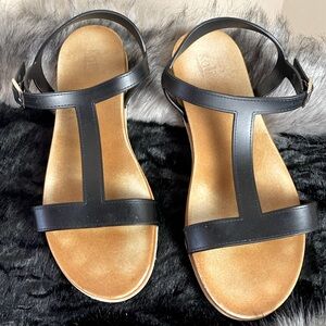 Koli Flat Sandals